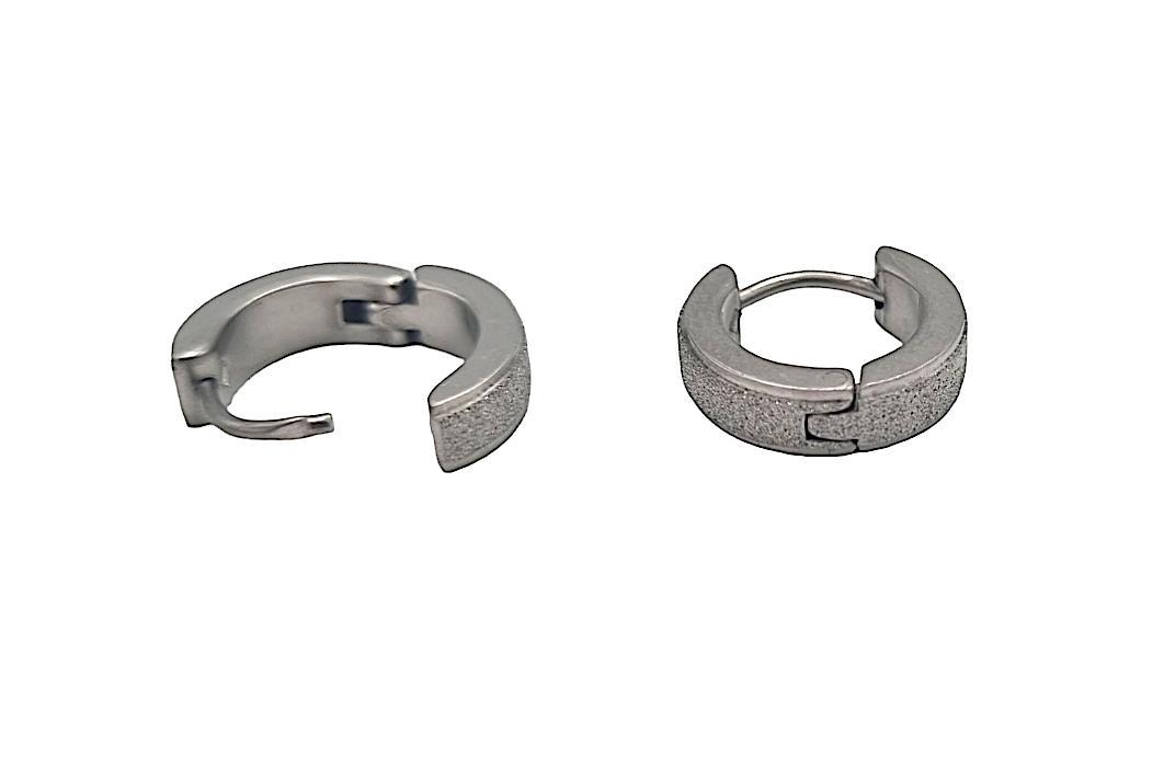 Silverfärgade ringörhängen med glitter –  produktbild – Hiprock