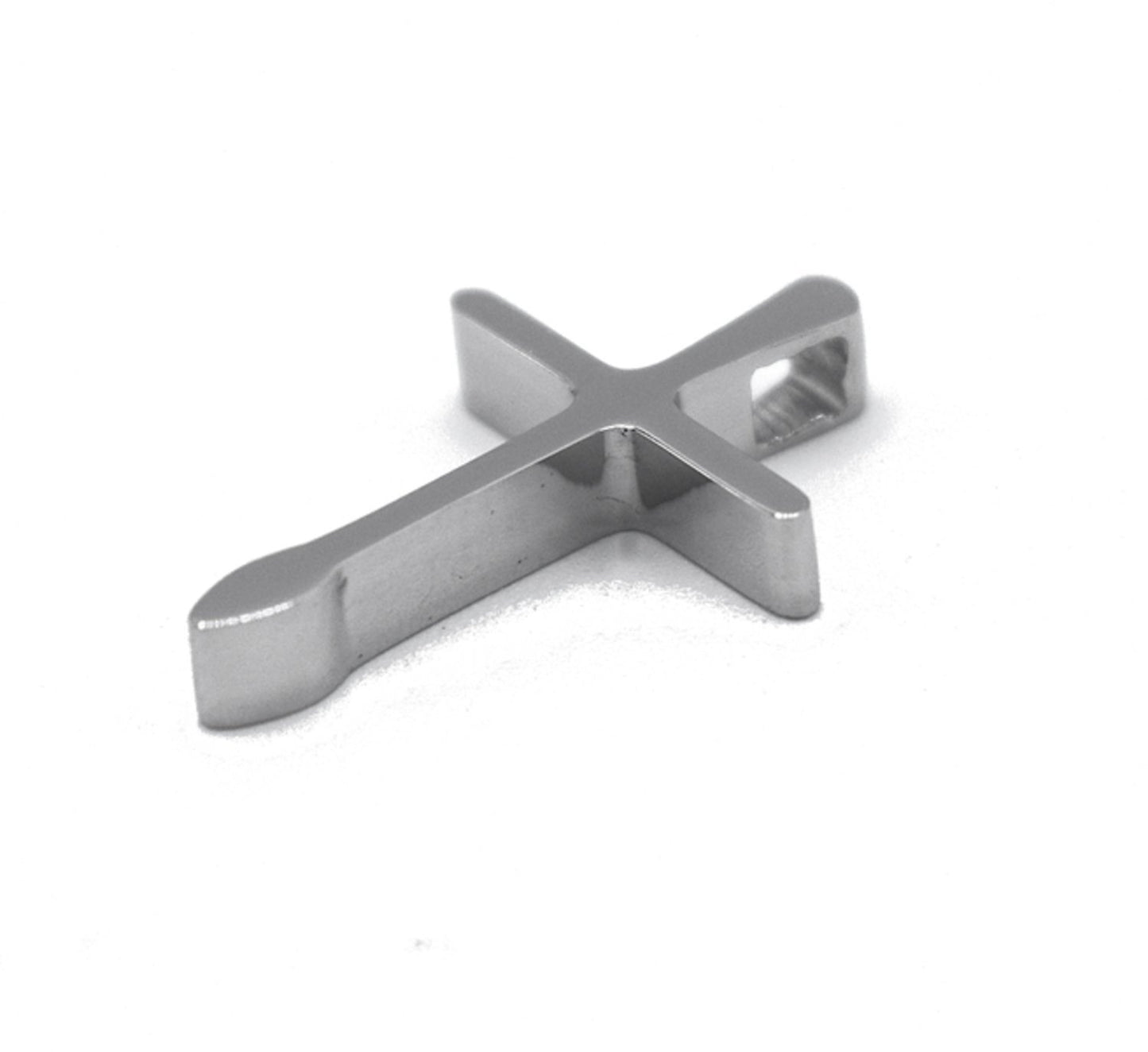 Silverfärgad kors hänge –  produktbild – Hiprock