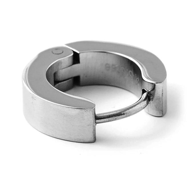 Silverfärgad robust ringörhängen –  produktbild – Hiprock