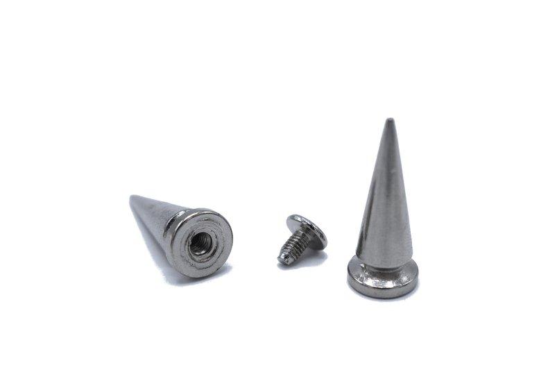 Spetsiga nitar lösa - 20 stycken –  produktbild – Hiprock