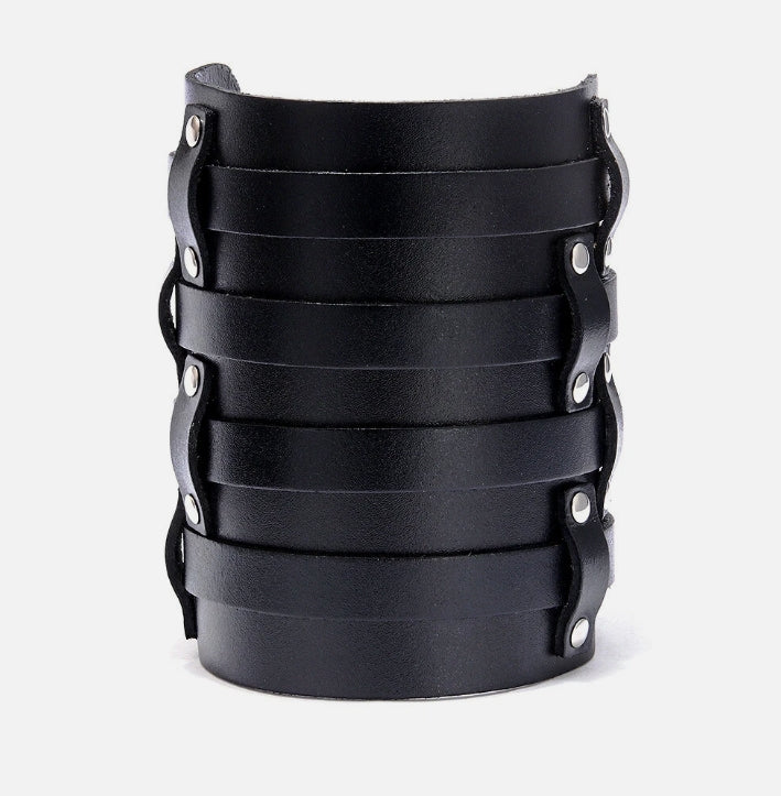 Svarta läderarmband med spännen – justerbara breda manschetter
