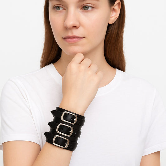Svart armband med tre spännen