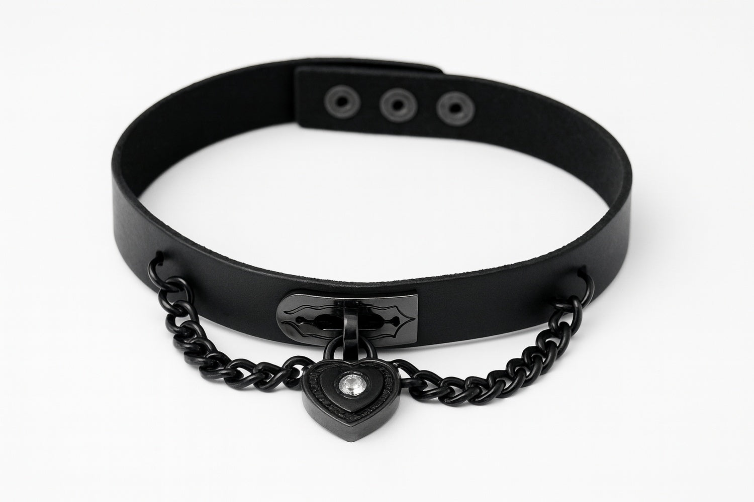 Svart choker med kedja och hjärthänge –  produktbild – Hiprock