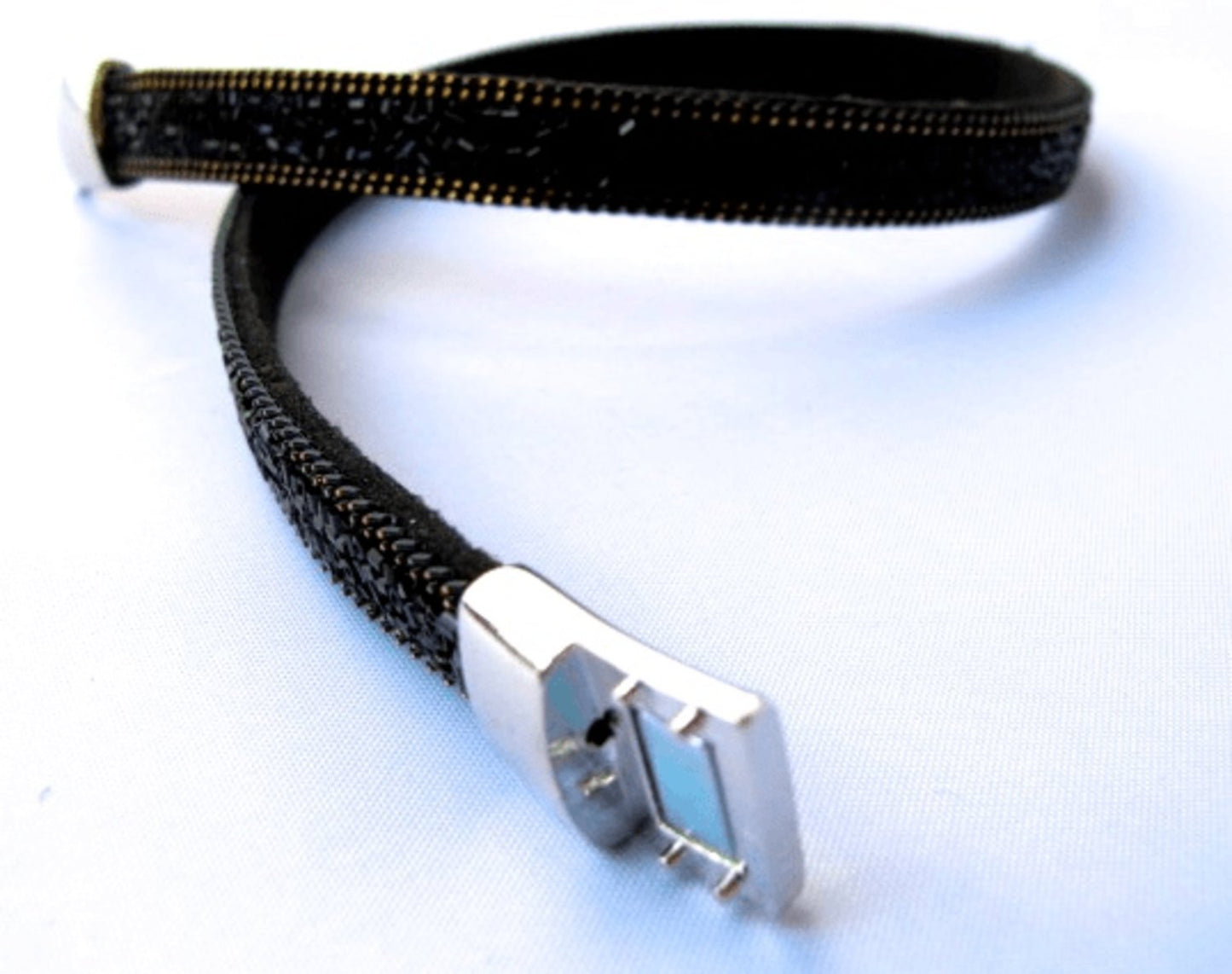 Svart dubbel armband med svarta paljetter