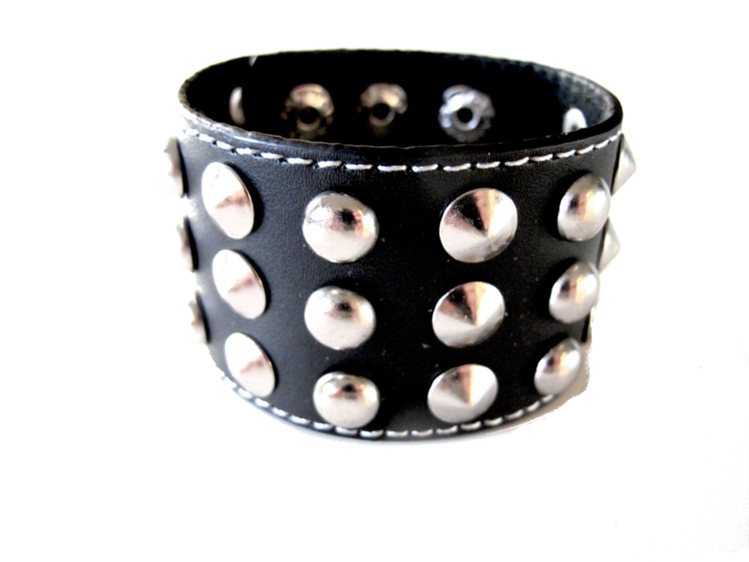 Svart läderarmband med runda nitar –  produktbild – Hiprock