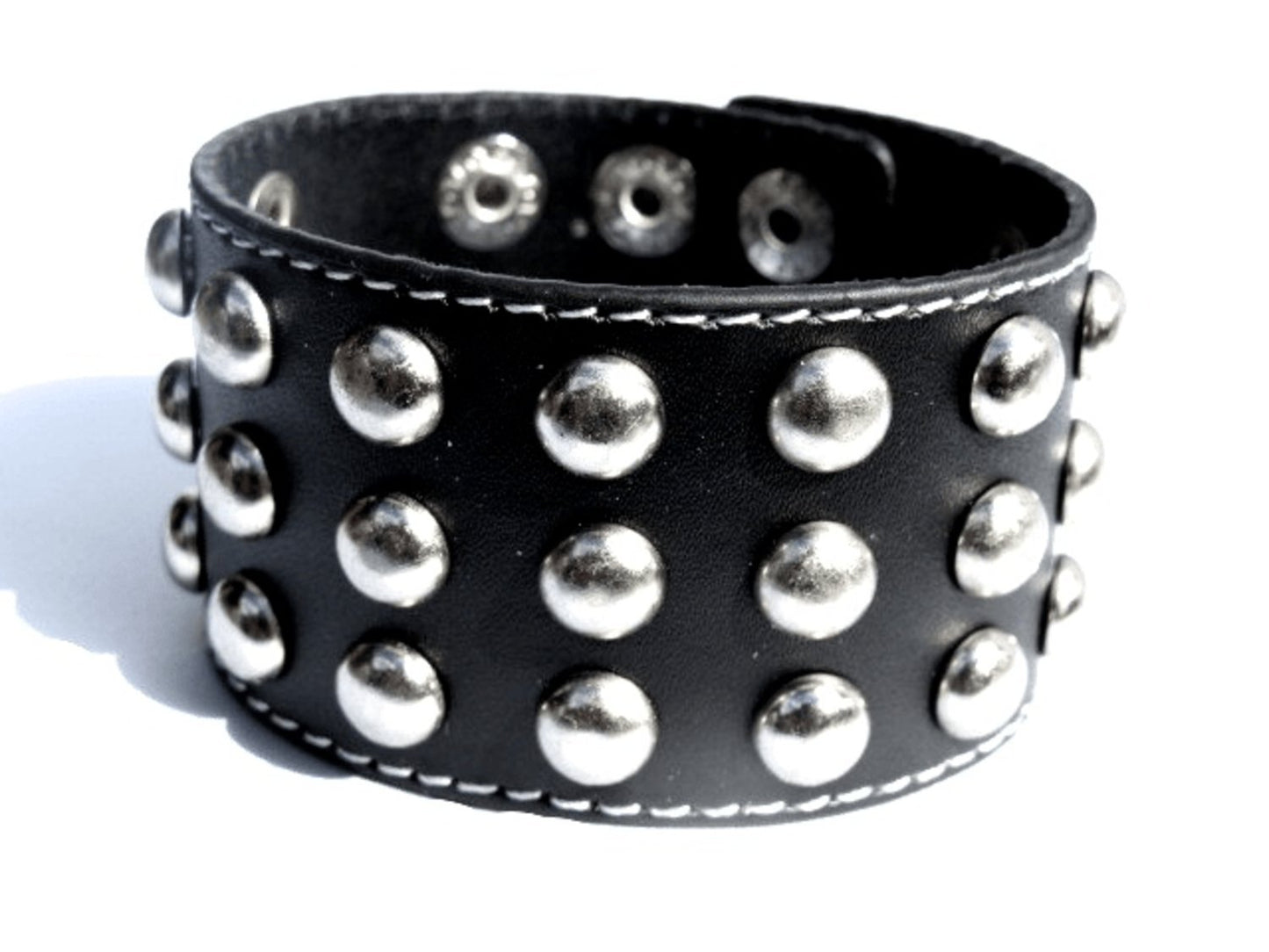 Svart läderarmband med runda nitar