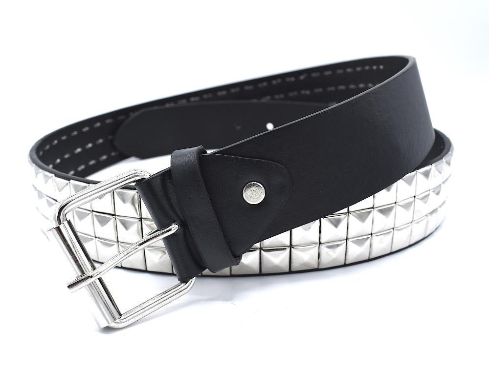 Svart nitbälte med Pyramid nitar –  produktbild – Hiprock