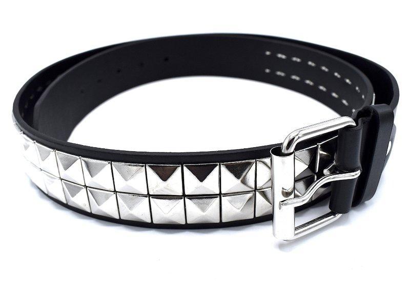 Black rivet belt with Pyramid rivets