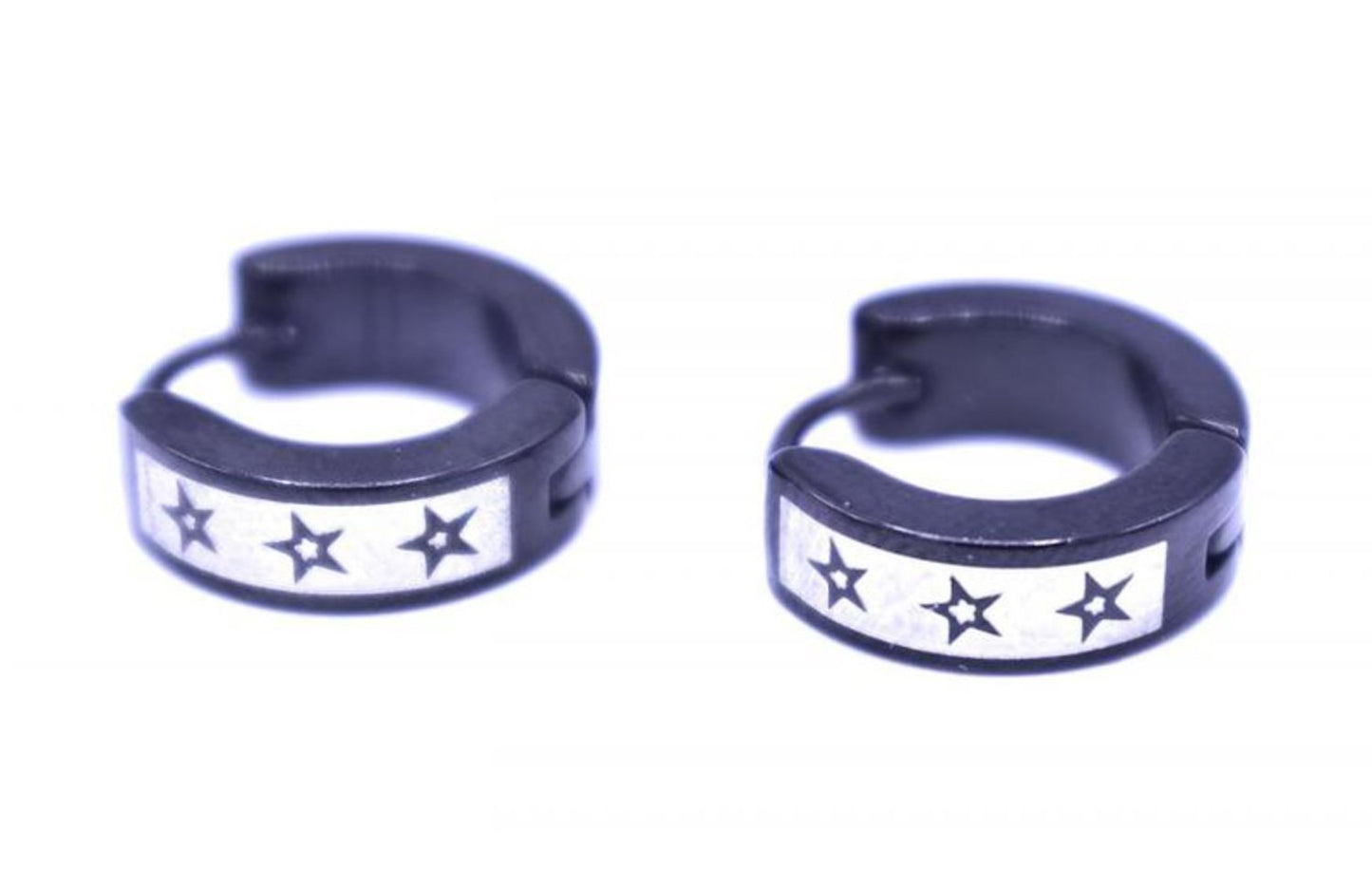 Svart örhängen med stjärnor