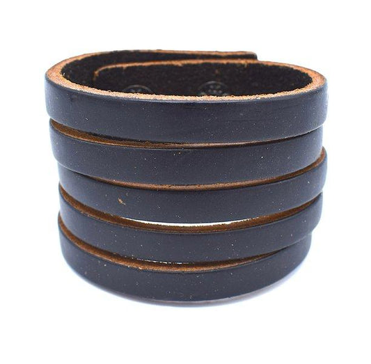 Svart snittad läderarmband